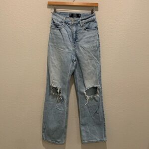 Hollister Ultra High Rise Dad Jean W24 L29